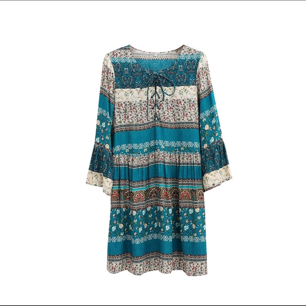 •🔥SALE🔥LAST 1!! NWT Boho Flare Sleeve Dress• - Picture 4 of 8